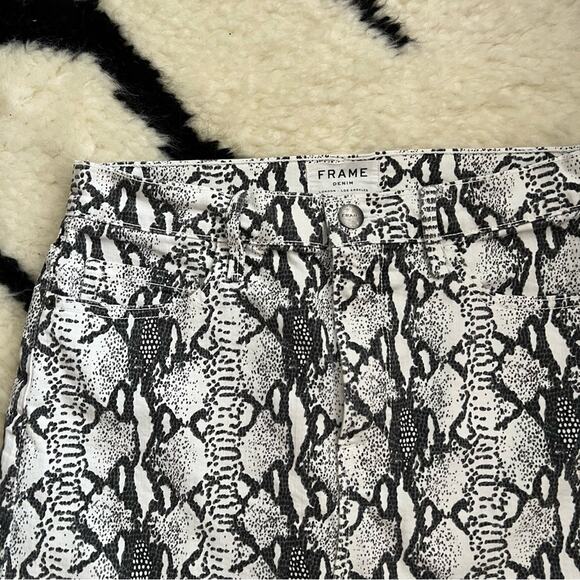 Frame Le Mini Frayed Snake-Print Denim Mini Skirt - Picture 3 of 7